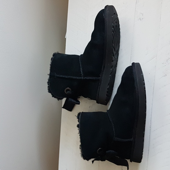 UGG Baily Boots - Picture 7 of 14